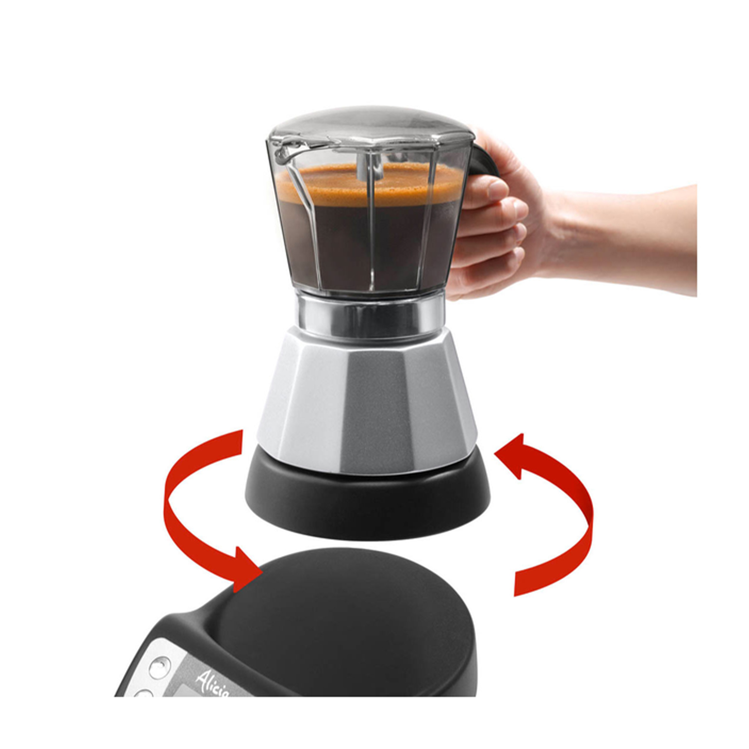 La mano di una persona tiene una caffettiera sopra una base. Frecce rosse indicano la rotazione in senso orario e antiorario.