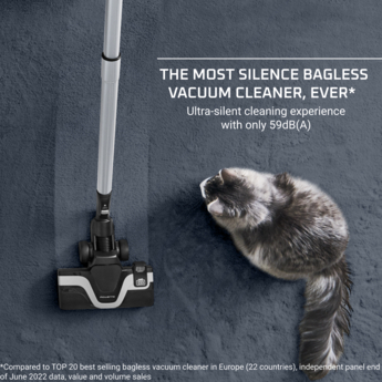 Un aspirateur et un chat sur un tapis bleu. Le texte dit 'Expérience de nettoyage ultra silencieuse'.