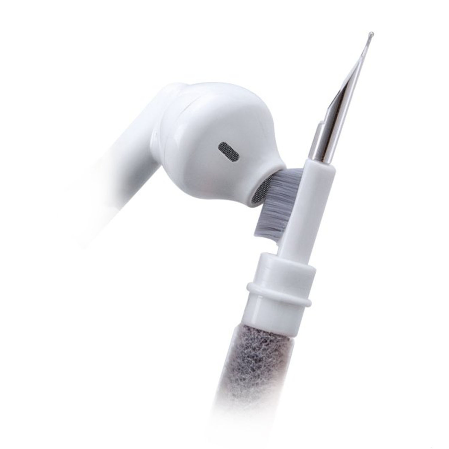 Auricolare bianco pulito con uno strumento di pulizia specializzato.
