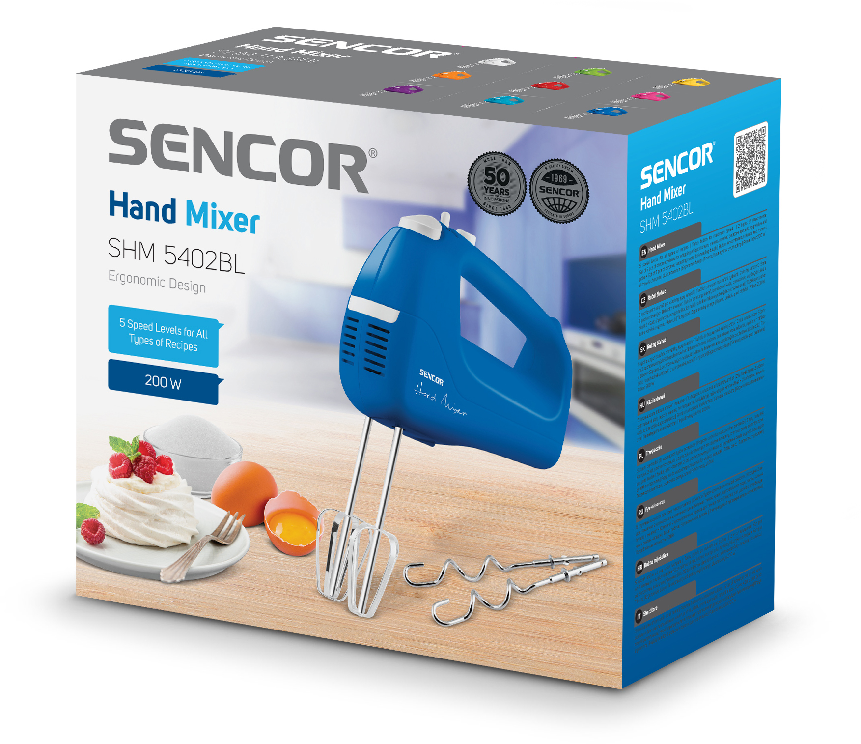 Egy kék kézi mixer látható a habverőkkel. A mixer fehér tetejű és szellőzőnyílások vannak a hátulján.