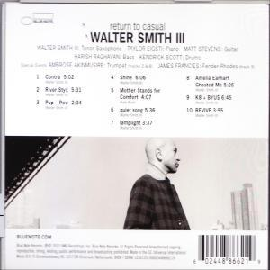 Rückseite des Albums 'Walter Smith III' mit Trackliste, Credits und einem Foto.