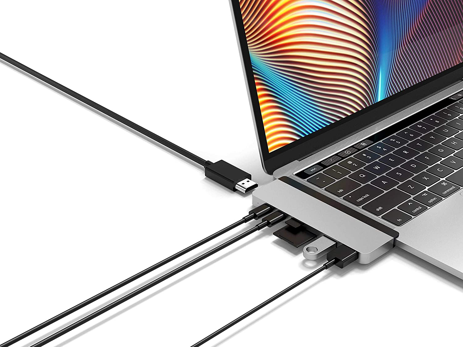 Portátil conectado a un concentrador con HDMI, USB y otros cables.