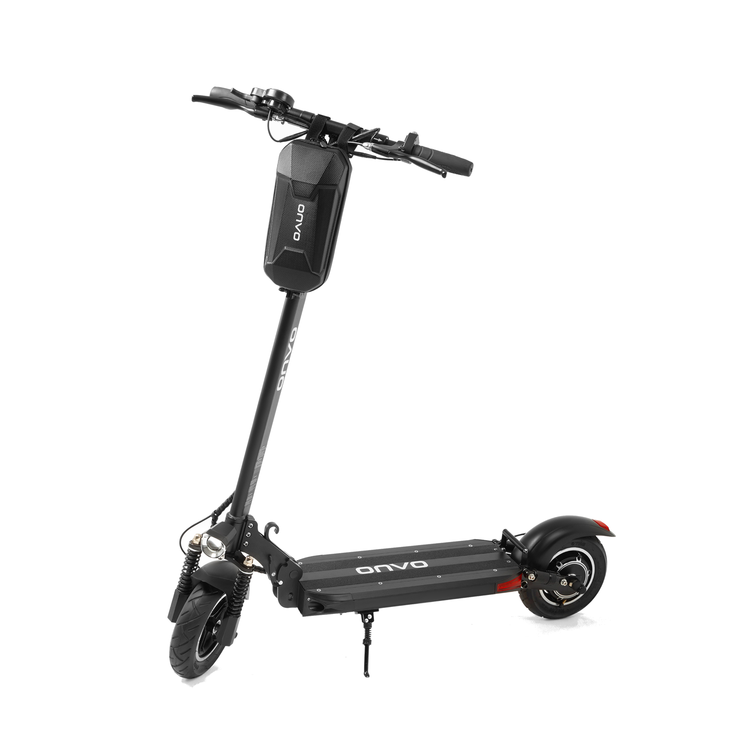 Siyah gövdeli ve gidonlu bir elektrikli scooter. Scooter beyaz bir arka plan üzerinde.