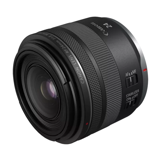 Siyah arka plan üzerinde siyah Canon lens, lens detayları görünür.