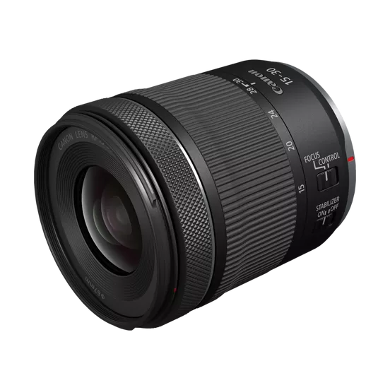 Siyah arka plan üzerinde Canon 15-30mm lens, odak ve sabitleyici kontrolleri görünür.