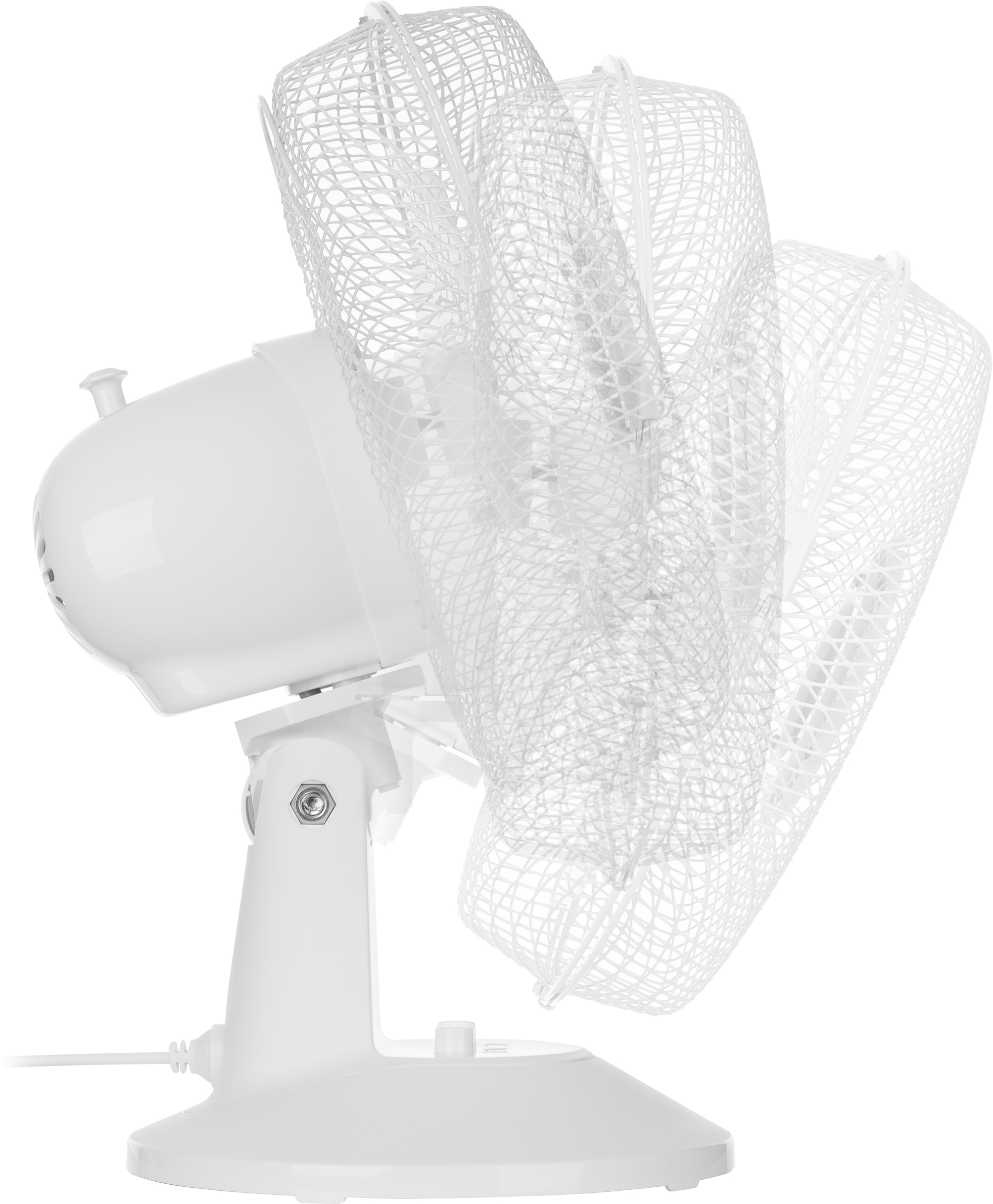 Fehér ventilátor forgó lapátokkal és fehér hálós védővel. A ventilátor oldalra van döntve.