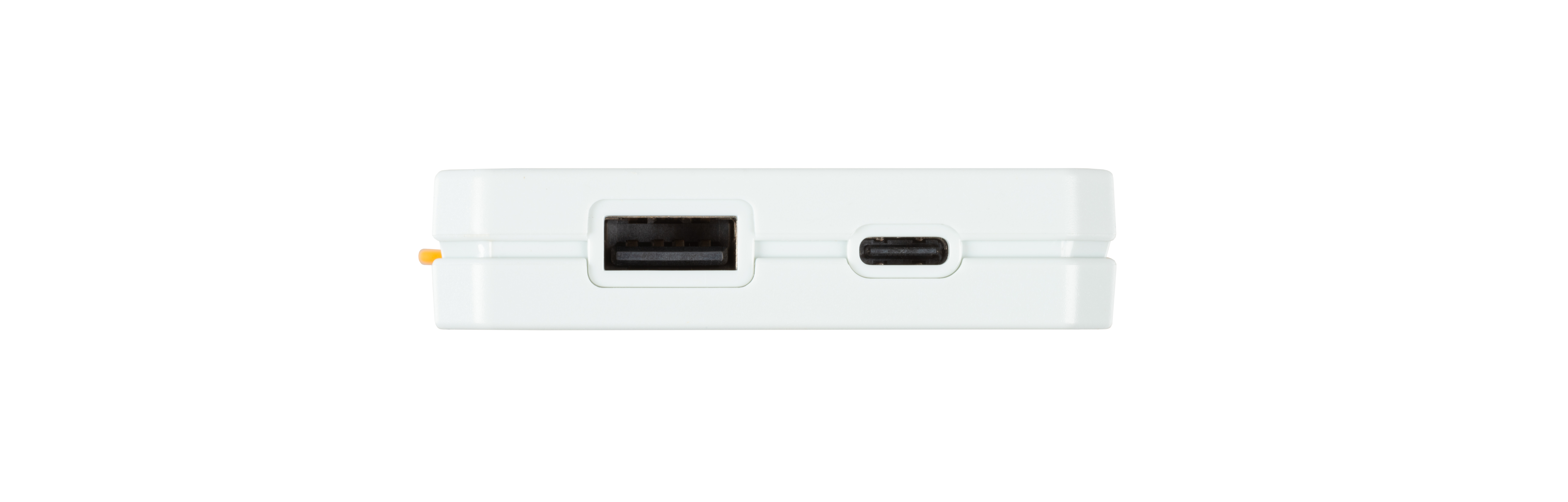 Ein weißes Gerät mit einem USB- und einem USB-C-Anschluss.