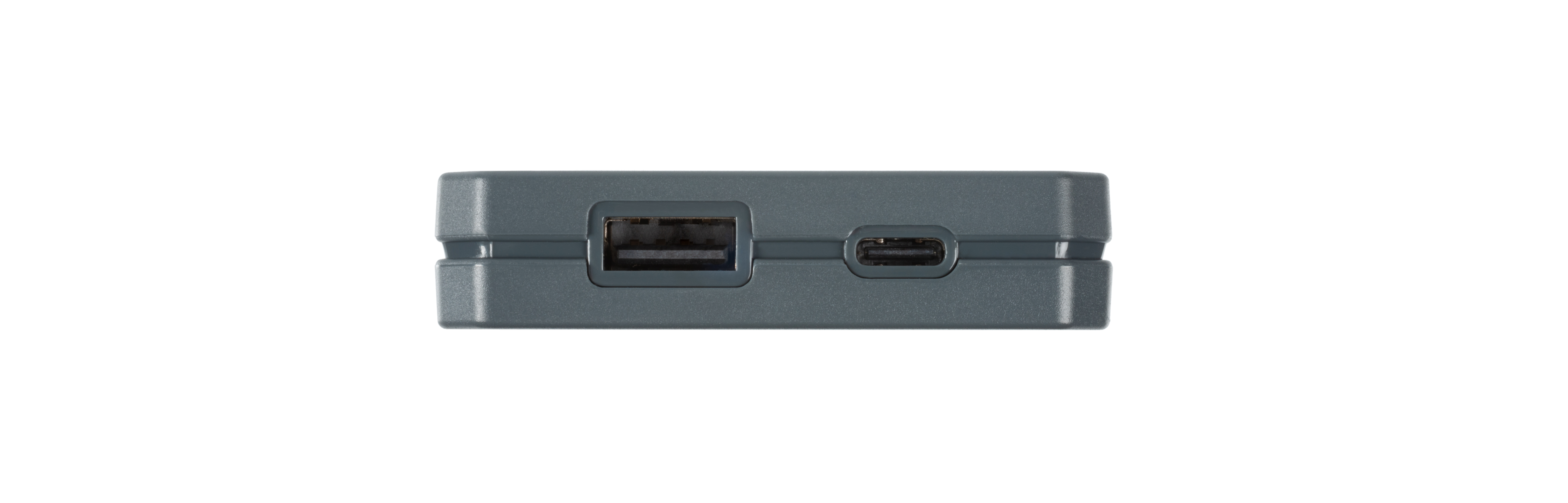 Ein graues Gerät mit USB- und USB-C-Anschluss nebeneinander.