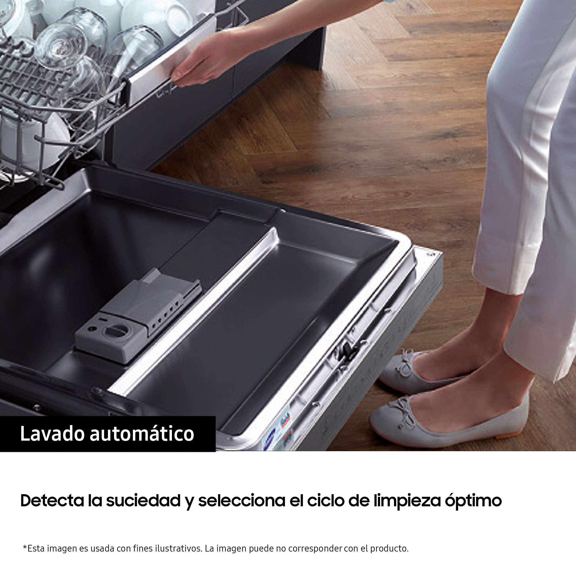Un lavavajillas con la puerta parcialmente abierta. El interior es visible con platos limpios.