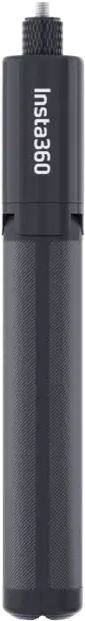 Schwarzer Insta360 Selfie-Stick mit strukturierter Oberfläche und Insta360-Logo.