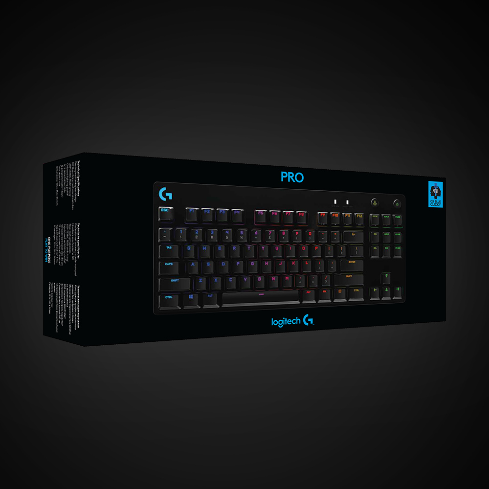 Teclado Logitech Pro negro en caja negra, con teclas coloridas y logo Logitech.