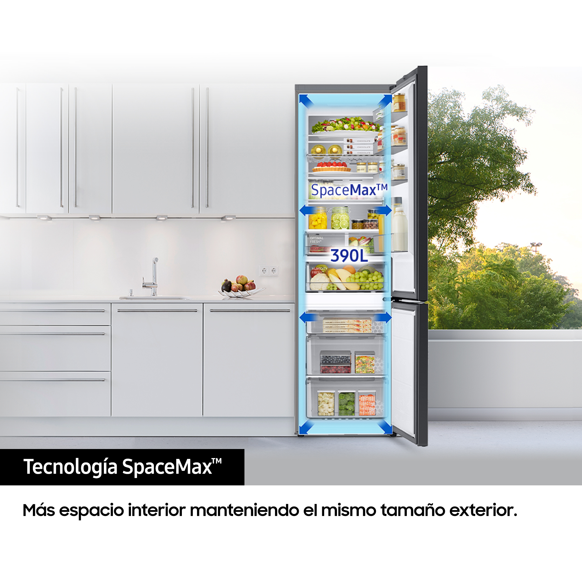 Un refrigerador con la puerta abierta, revelando el interior con comida y texto.