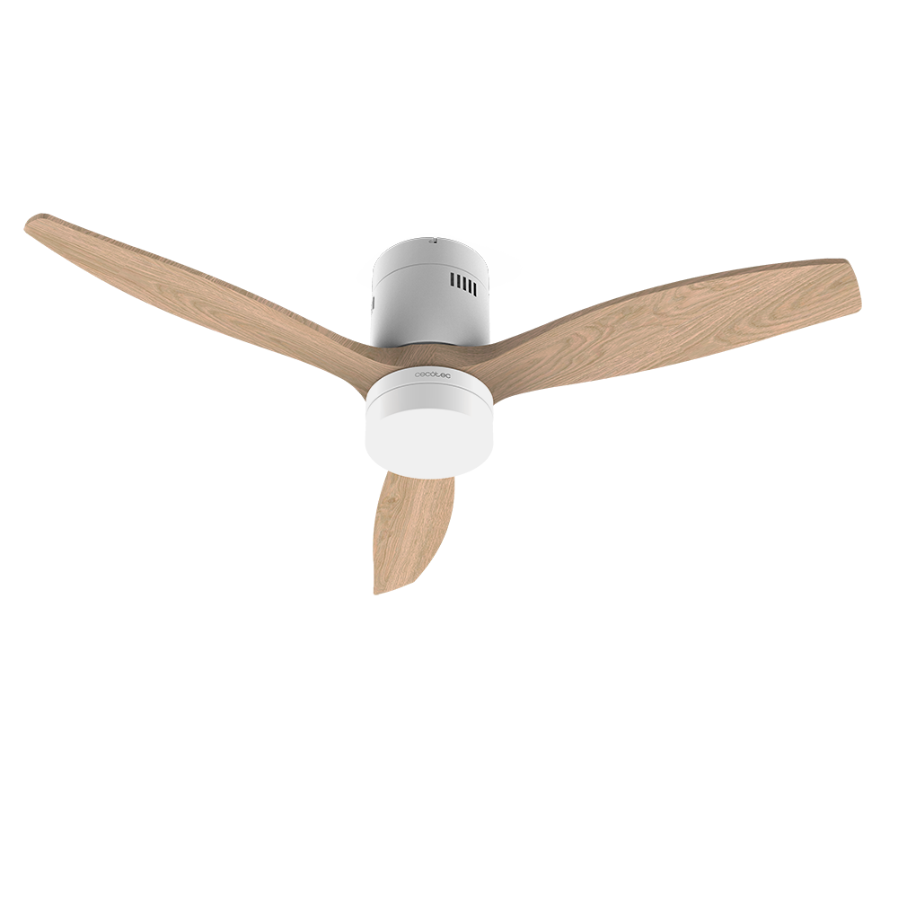 Ventilador de techo con tres aspas de madera y luz. Carcasa del motor blanca.
