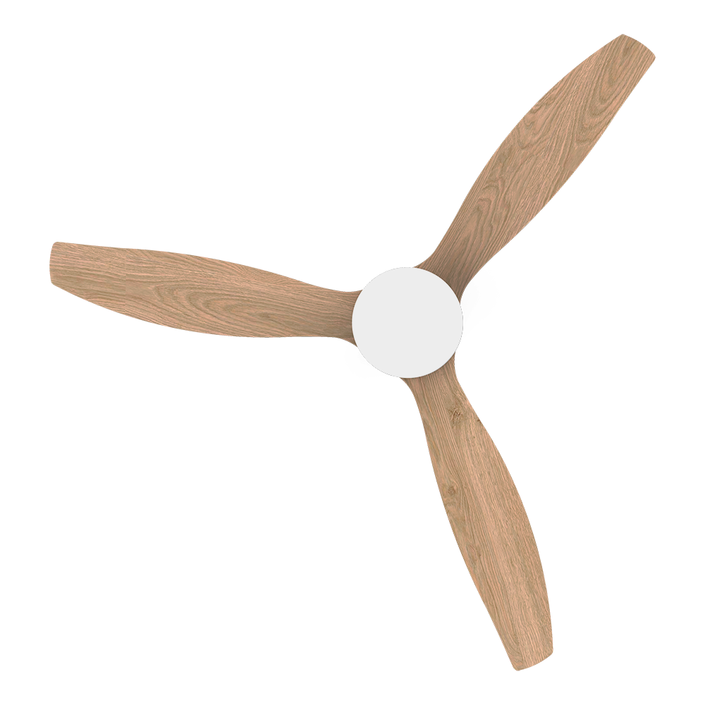 Un ventilador de techo con tres aspas de madera y centro blanco, sobre fondo negro.