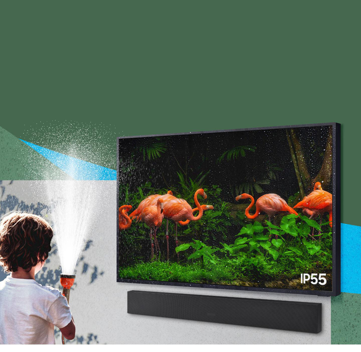 Ein Kind sprüht Wasser auf einen Fernseher mit Flamingos.