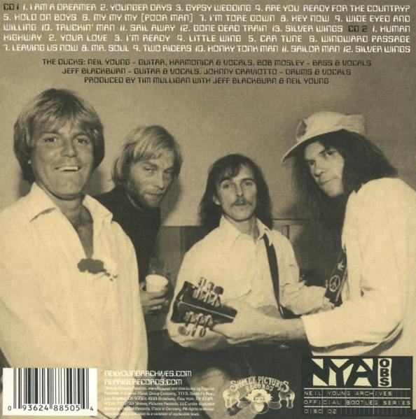 Albumcover mit vier Männern, Text und einer Titelliste auf weißem Hintergrund.