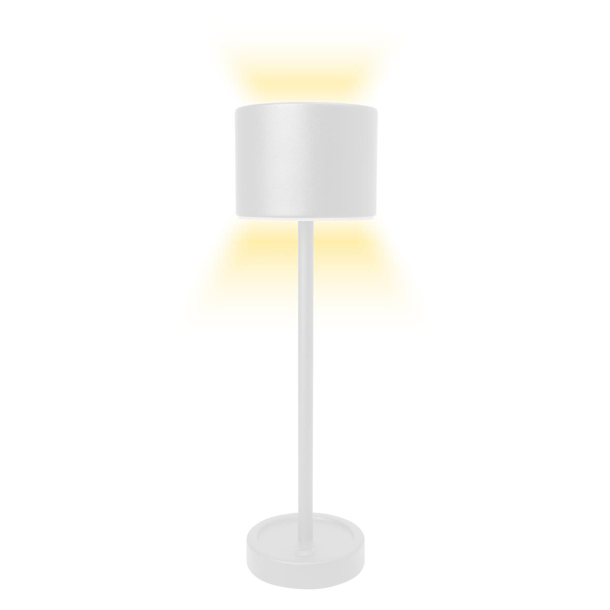 Eine weiße Tischlampe mit zylindrischem Schirm, die Licht aussendet.