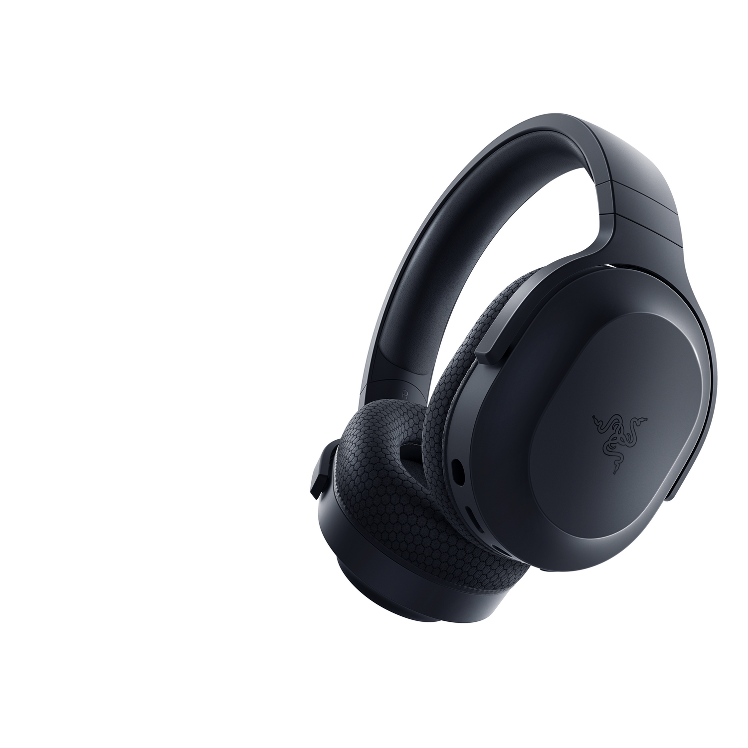 Zwarte Razer-koptelefoon op een witte achtergrond. De koptelefoon staat licht gekanteld.