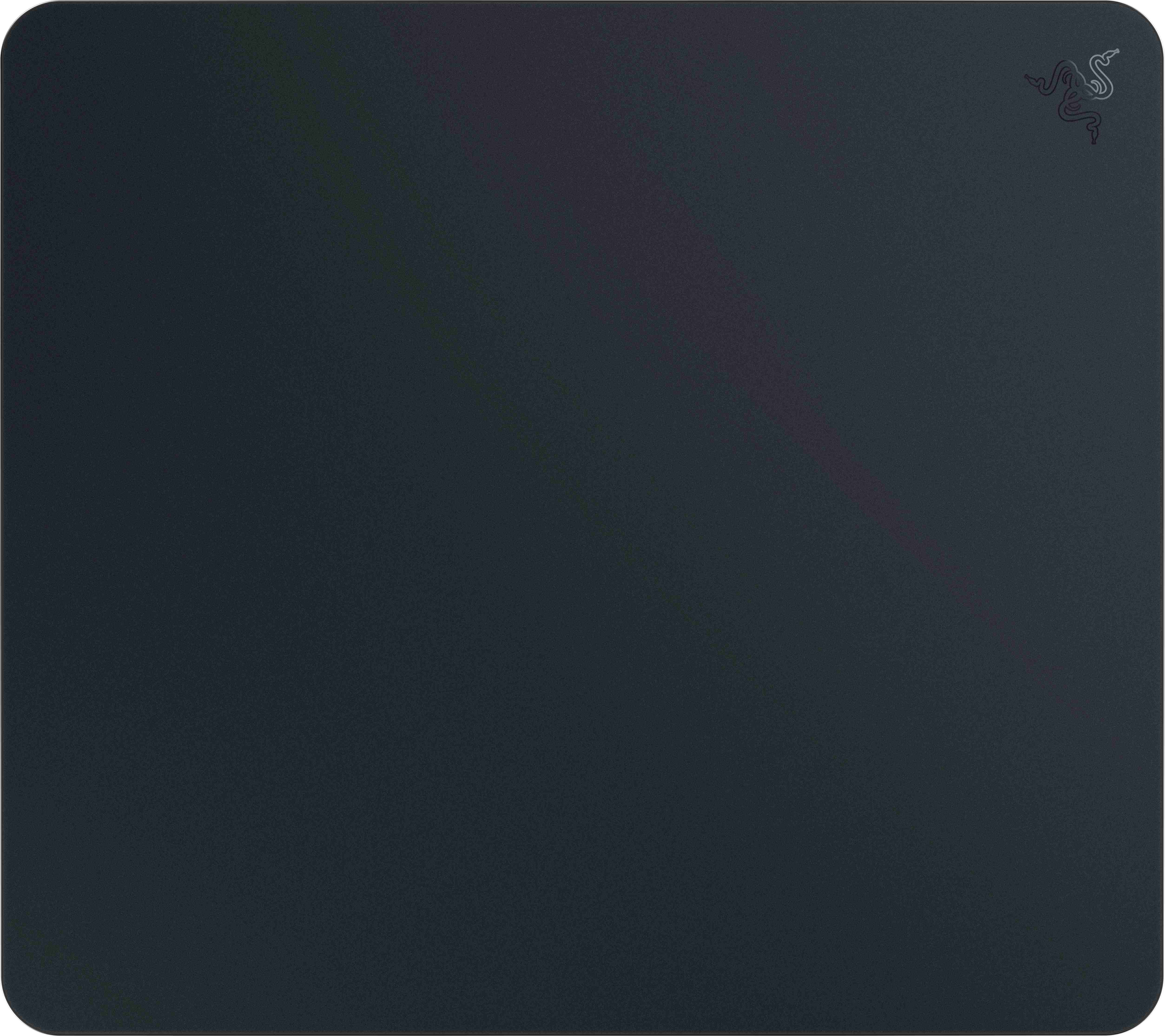 Un tapis de souris Razer gris foncé avec le logo Razer dans le coin supérieur droit.