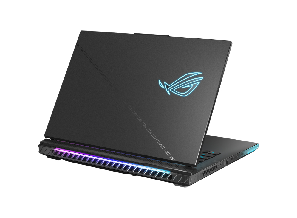 Un portátil negro con el logo ROG brillante en la parte trasera, abierto.
