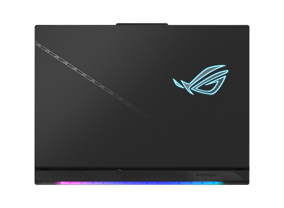 Vista superior de la laptop, negra con logo ROG brillante y barra de luz colorida abajo.