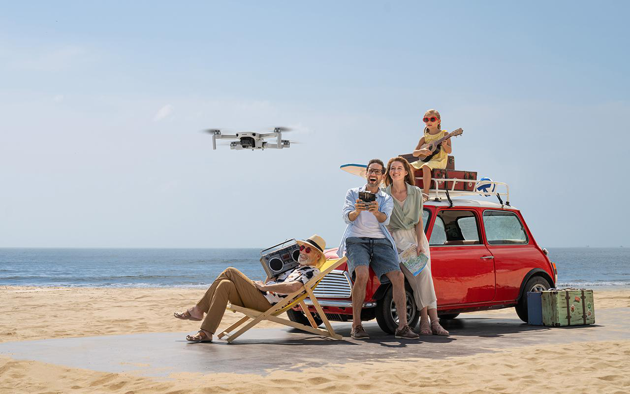 DJI Mini 2 Fly More Combo Drohne, Hellgrau