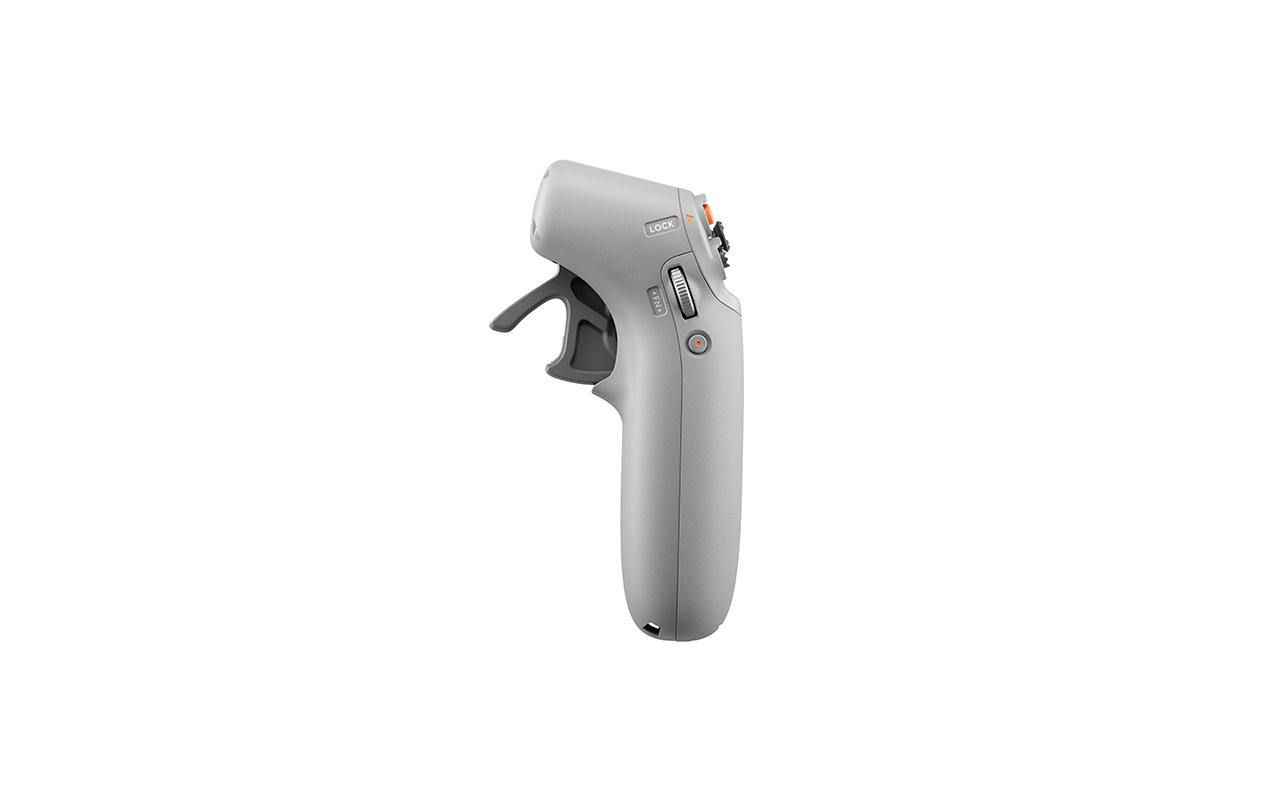 Ein grauer Controller mit Auslöser und Knöpfen auf weißem Hintergrund.
