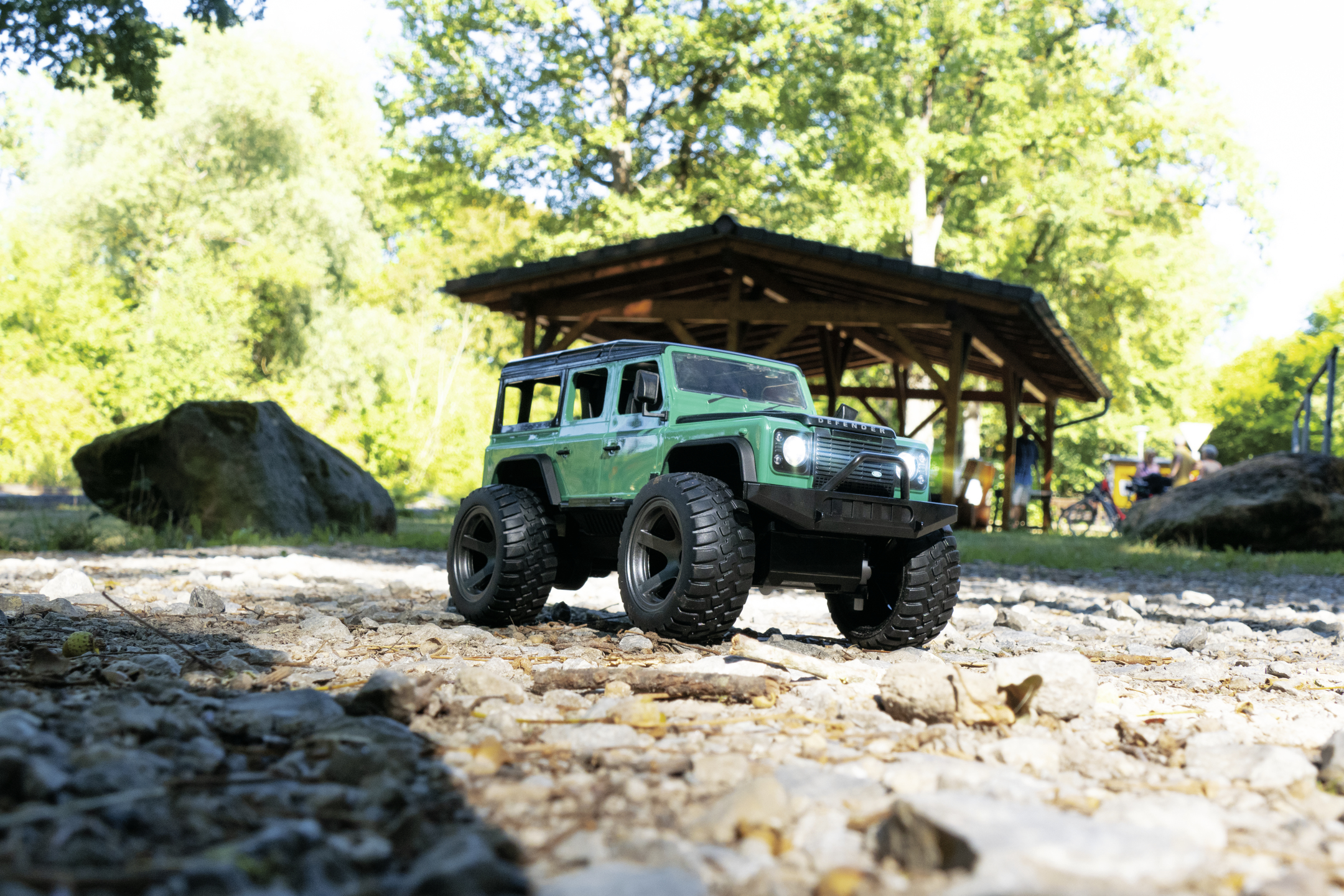 CARSON 1:12 Land Rover Defend.2.4G 100%RTR grün R/C Spielzeugauto, Mehrfarbig
