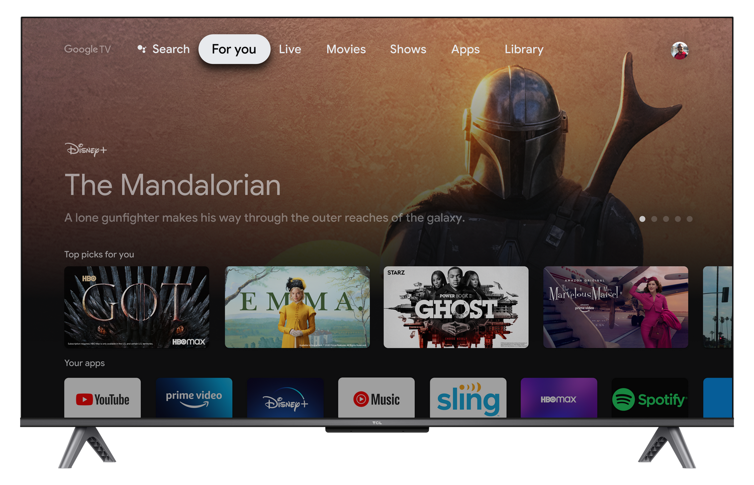 TV TCL mostrando The Mandalorian en pantalla, con otros iconos de aplicaciones, marco negro.