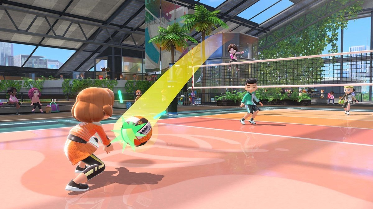 Volleybalwedstrijd met tekenfilmfiguren, een volleybalnet en palmbomen.