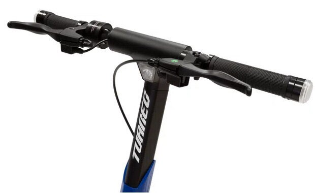 Zakrzywiony ekran telewizora wyświetla niebiesko-zieloną formację kryształów na czarnym tle.