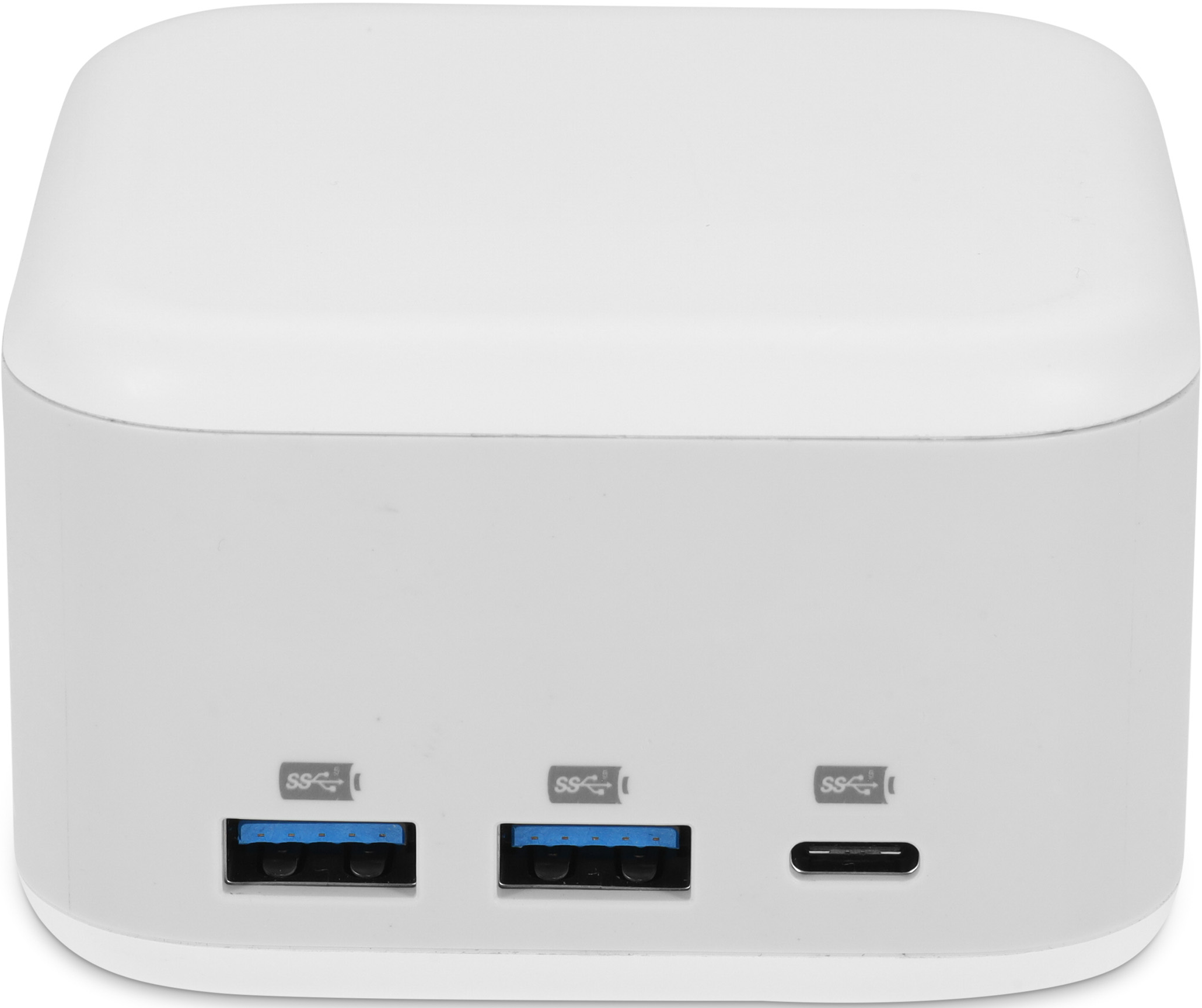 Ein weißes, quadratisches, modern aussehendes Gerät mit drei USB-Anschlüssen und einem USB-C-Anschluss.