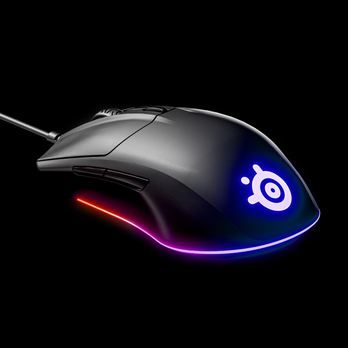 Mysz do gier z oświetleniem RGB. Mysz jest czarna. Oświetlenie jest czerwone, fioletowe i niebieskie.