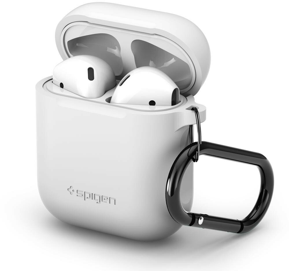 Białe etui ładujące AirPods, otwarta pokrywa, z dwoma białymi AirPods w środku. Dołączony czarny karabińczyk.