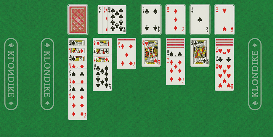 Klondike solitaire spel op een groen oppervlak. Kaarten zijn gerangschikt in rijen en kolommen, met een kaartspel en een paar open kaarten.