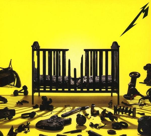 Albumcover mit zerbrochenem schwarzem Kinderbett, umgeben von Musikinstrumenten auf gelbem Grund.