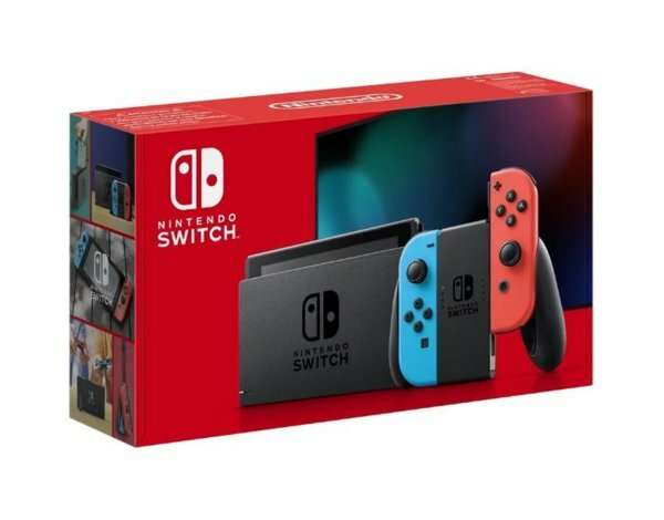 Konsola Nintendo Switch i kontrolery Joy-Con w czerwonym pudełku. Pudełko ma zdjęcia i logo.