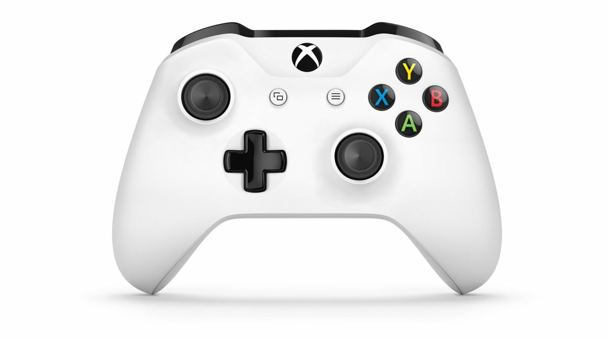Biały kontroler Xbox z kolorowymi przyciskami i czarnym D-padem, na białym tle.