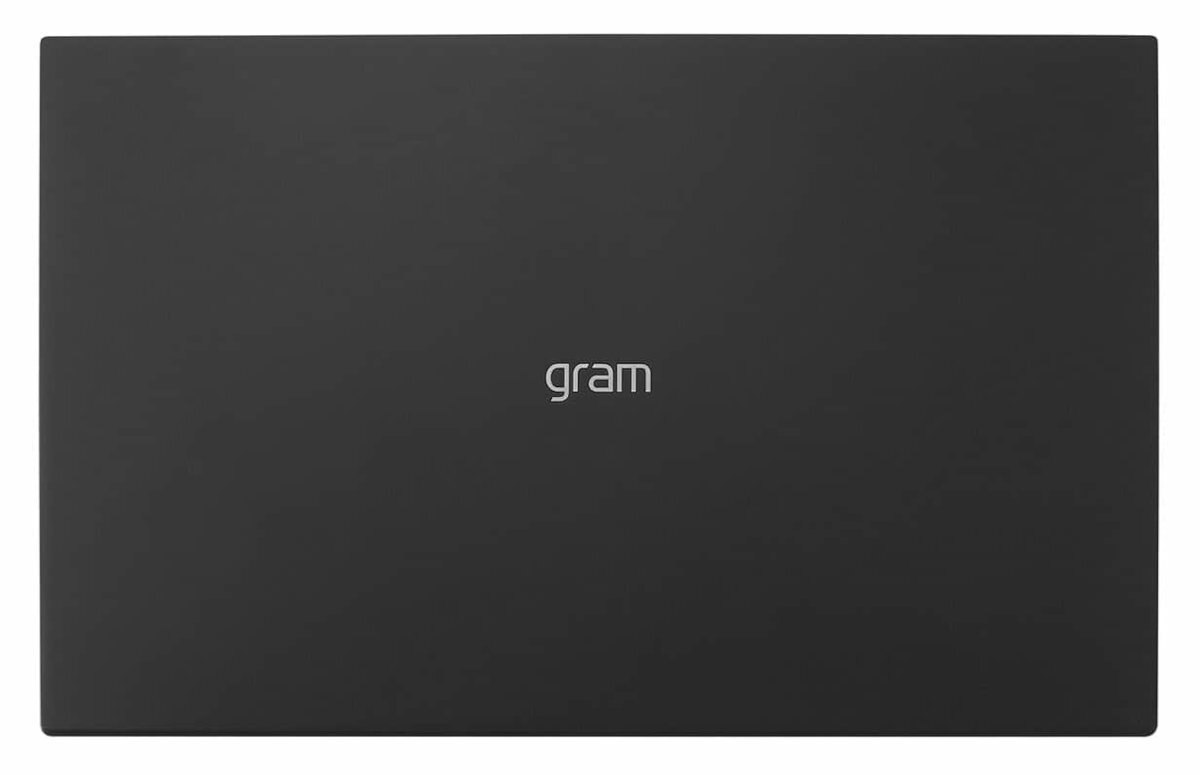 Czarny laptop zamknięty, ze słowem "gram" napisanym na środku.