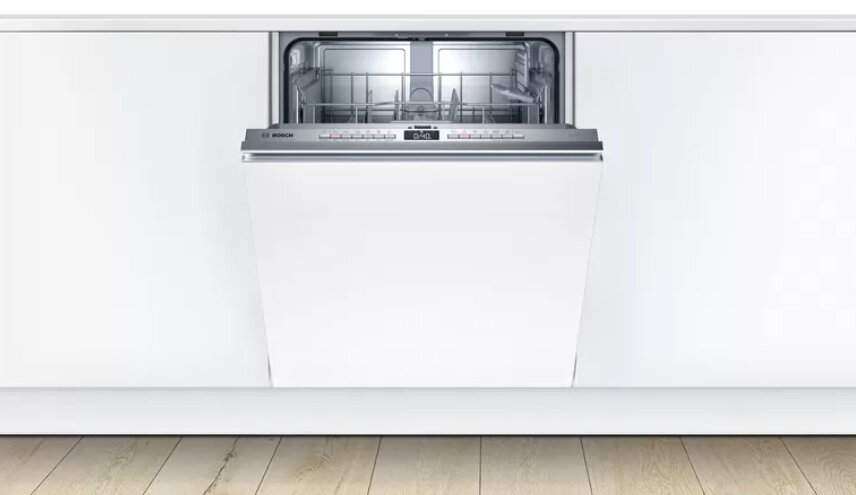 Zmywarka wbudowana w białą zabudowę, drzwi zamknięte, wyświetlacz pokazuje '0:40'.