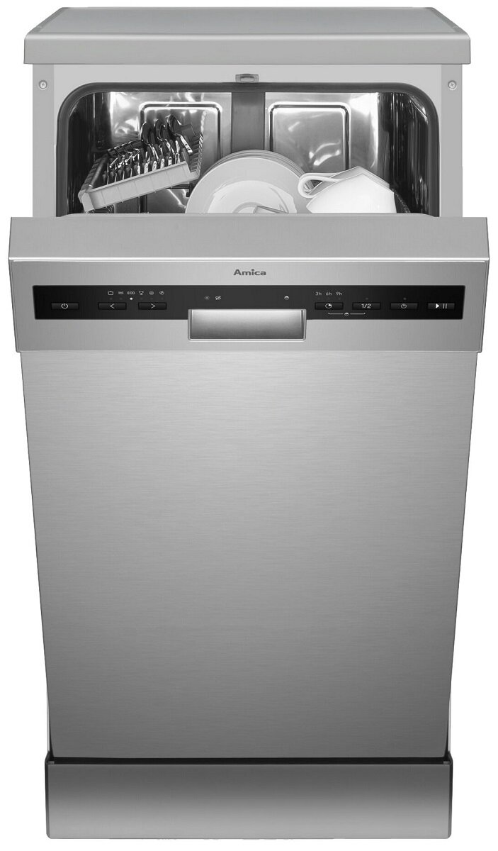 Srebrna zmywarka z otwartymi drzwiami, pokazująca naczynia w środku.