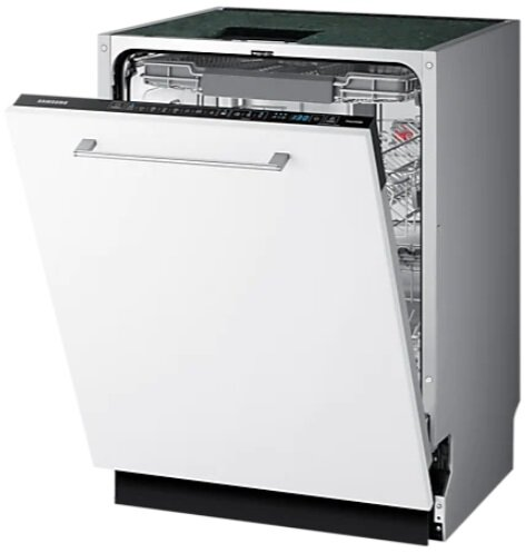 Biała zmywarka z otwartymi drzwiami.