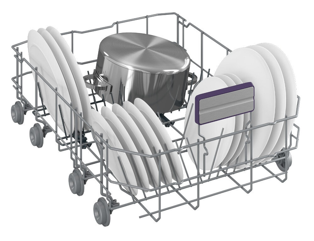 Stojak zmywarki z talerzami i garnkiem w środku, widok od wewnątrz.