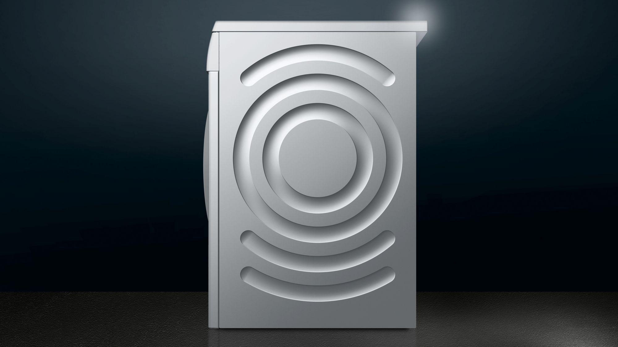 Moderne Waschmaschine, hellgrau, mit kreisförmigen Vertiefungen auf der Vorderseite. Der Hintergrund ist dunkelblau und schwarz.