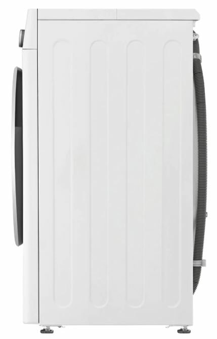 Widok z boku białej pralki. Widoczne czarne drzwi i wąż.