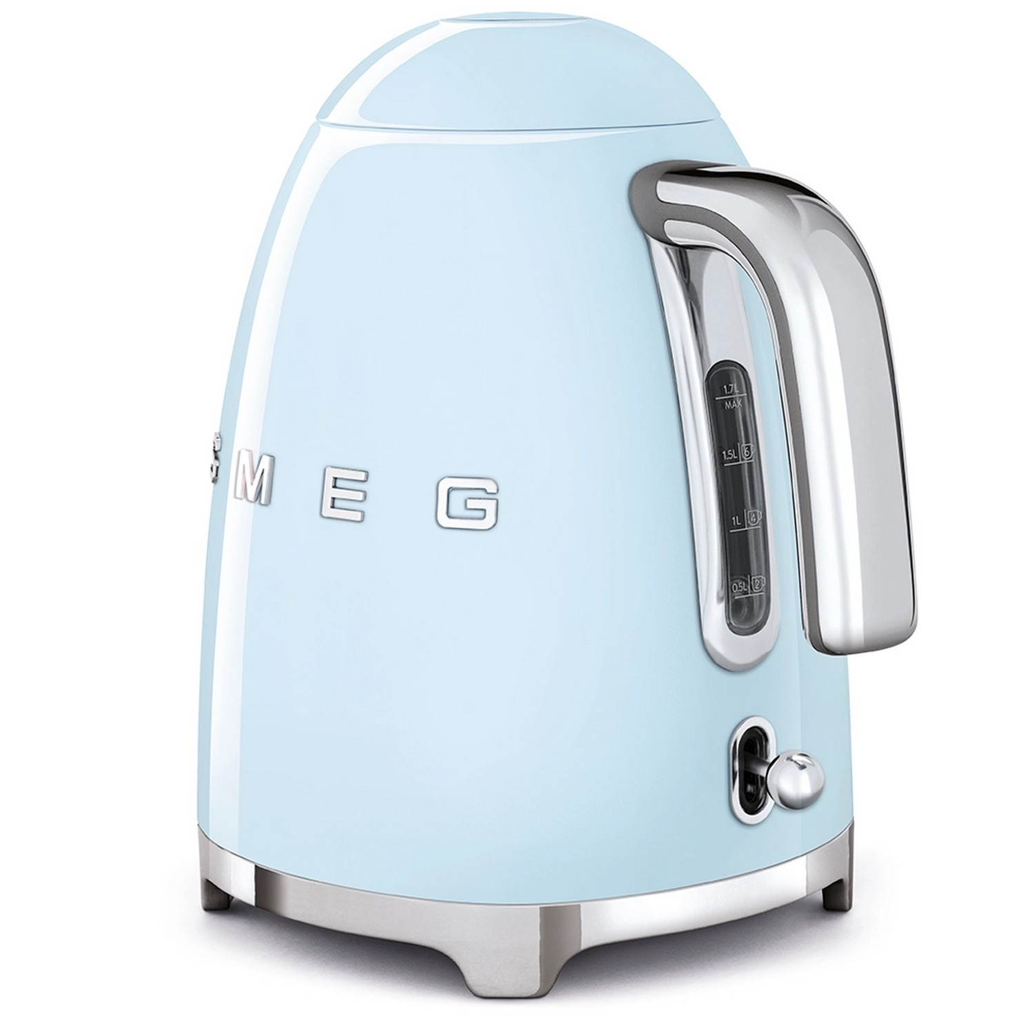 Bouilloire Smeg bleu clair avec détails chromés sur fond blanc.