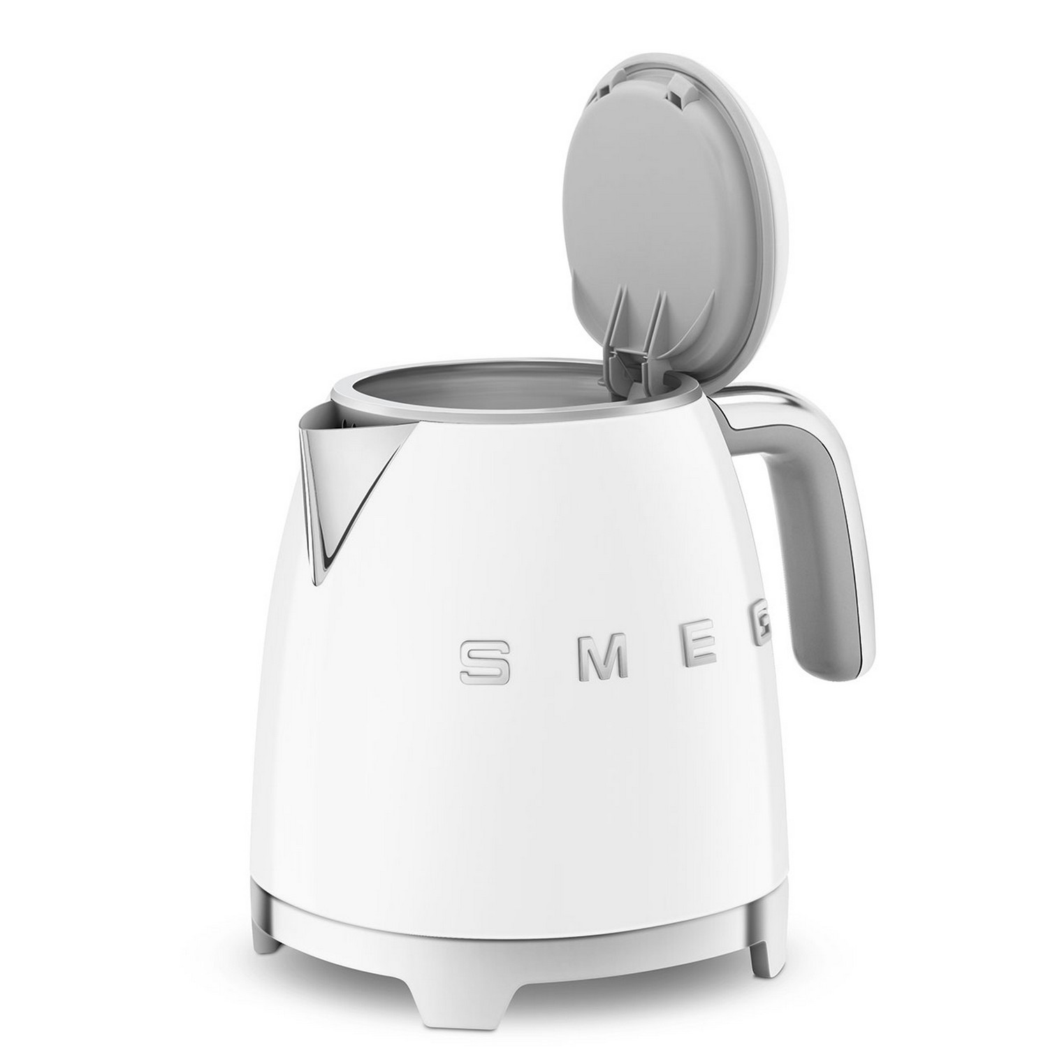 Bouilloire SMEG blanche avec couvercle ouvert. La poignée et la base sont argentées.