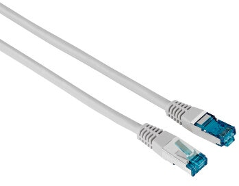 Szary i niebieski kabel Ethernet z wtyczkami na białym tle.