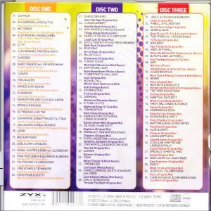 CD-Hülle mit Titellisten für drei Discs, verschiedene Künstler und Songs.