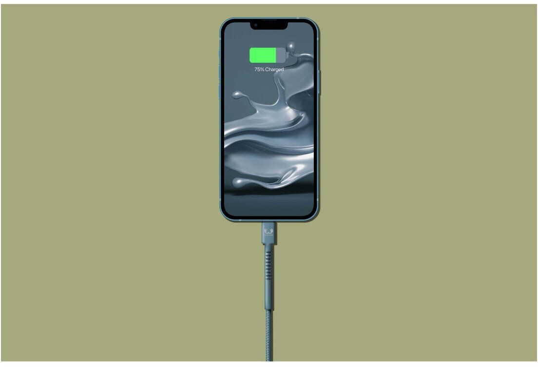 Telefon w trakcie ładowania, pokazujący 75% na ekranie, ze splash screenem pośrodku.